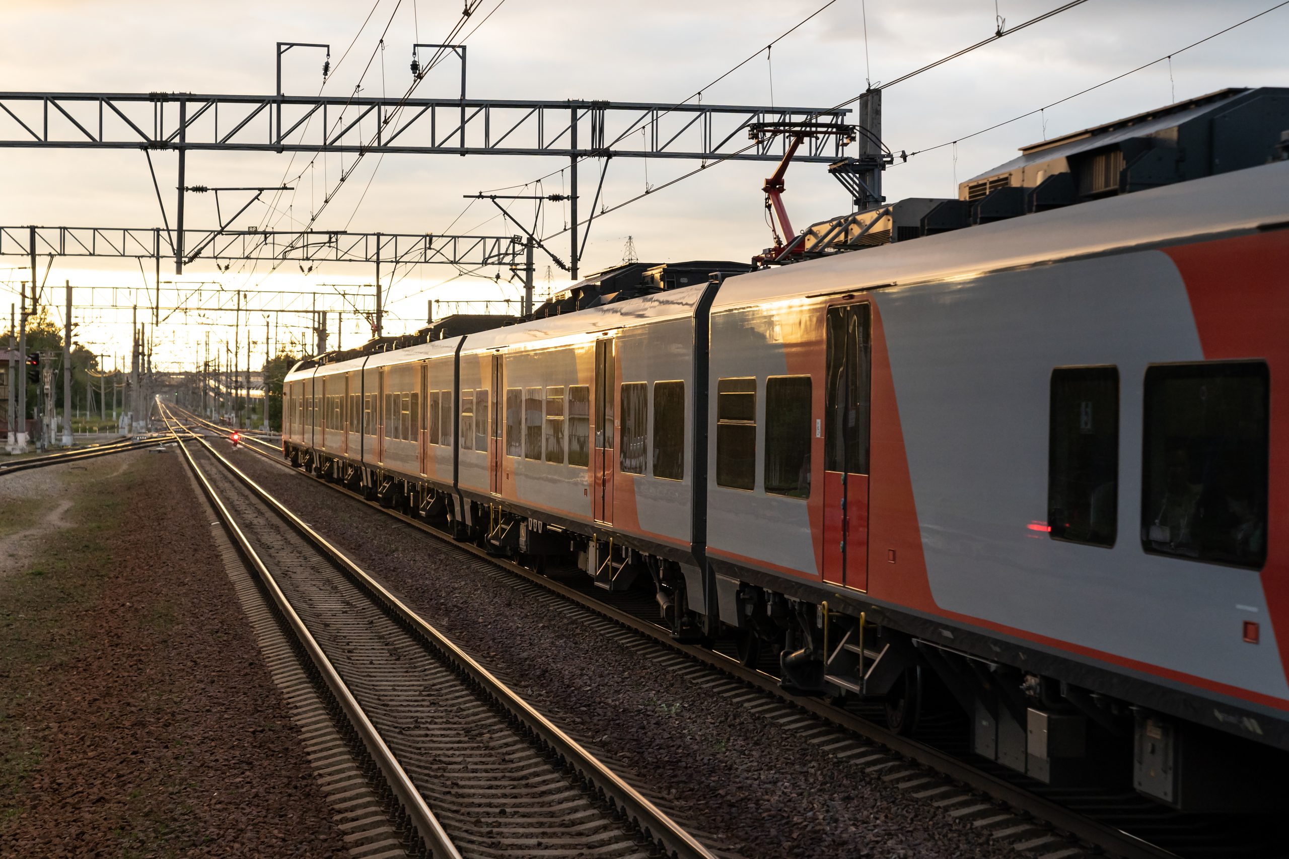 Inicio 2 express train leaves station reaching new destinat 2025 03 05 12 23 21 utc scaled